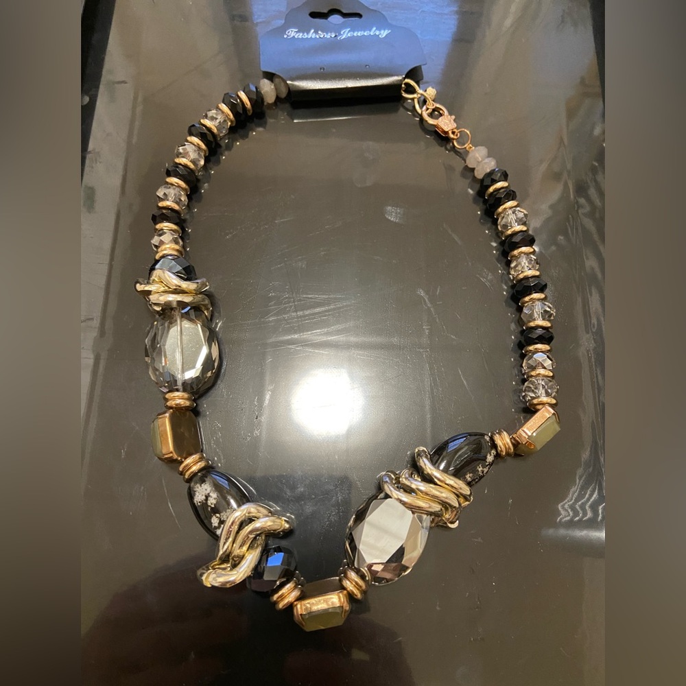 New Elegant Black and Gold Fashion Jewelry Necklace